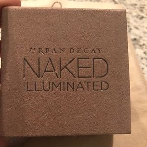 Urban Decay illuminated shimmering powder